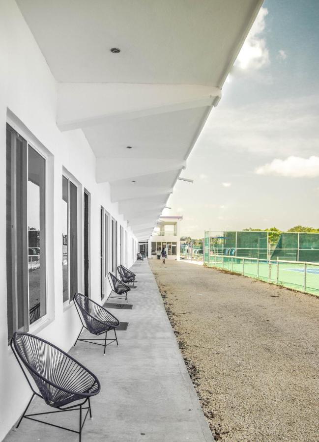 Cancun Tennis Inn カンクン エクステリア 写真